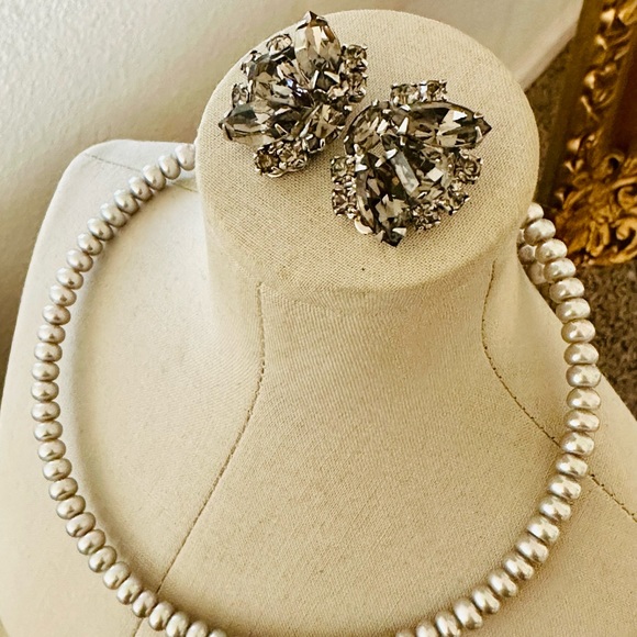 🔥Vintage Pearl Choker Necklace & Rhinestone Clip Earrings - Picture 10 of 16